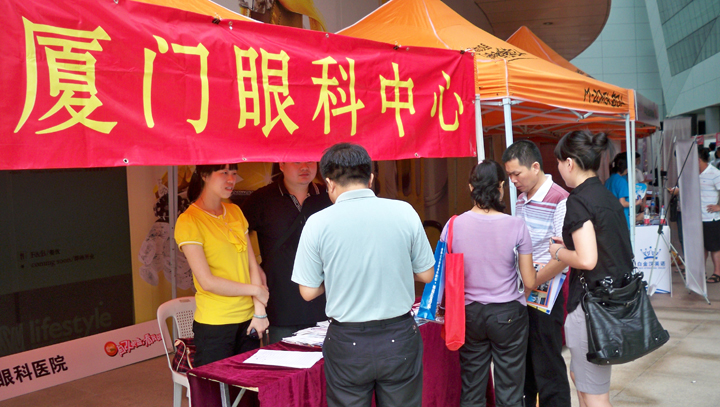 為高考學生開展咨詢服務(wù)