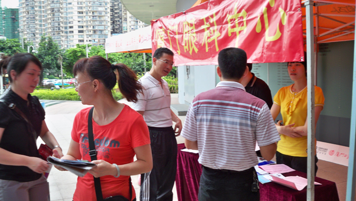 為高考學生開展咨詢服務(wù)