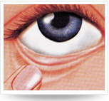 頭仰后，用食指將下眼瞼下拉，使其成袋狀