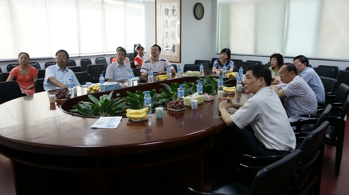 2010年9月15日上海商投集團(tuán)王董、沈董蒞臨我院參觀！