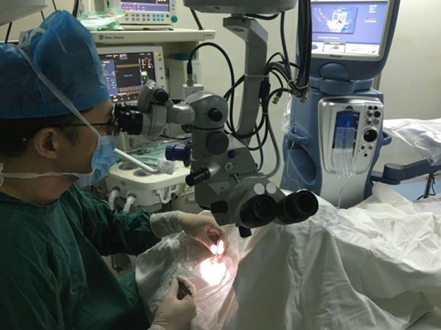 毛祖紅副主任醫(yī)師為百日嬰兒成功手術